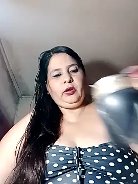 Ayma1983 online show from 11.18.25