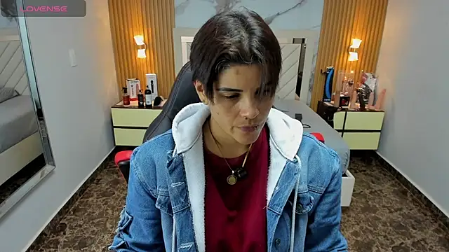 KAROLLJONES1 online show from 11.21.25