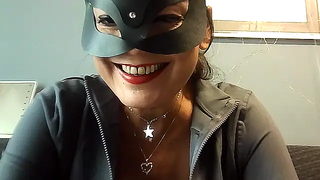 Snapshot of vanitafalcao chatting on 10.08.25 vanitafalcao online show from 10.08.25