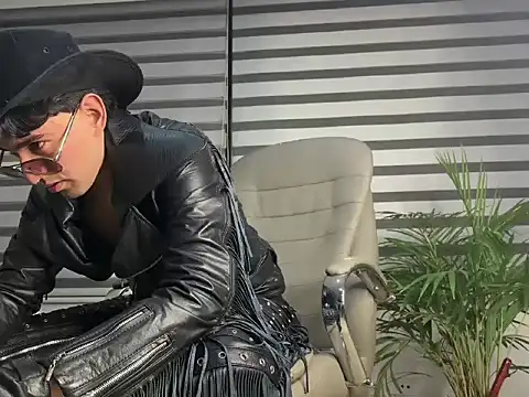 Snapshot of Alexxx_savage chatting on 04.01.26 Alexxx savage online show from 04.01.26