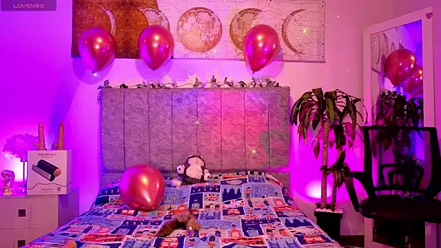 Snapshot of Room_69x chatting on 04.25.26 Room 69x online show from 04.25.26