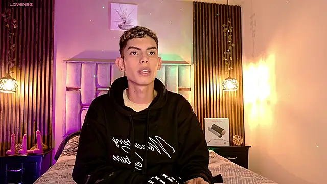 Snapshot of Room_69x chatting on 04.29.26 Room 69x online show from 04.29.26