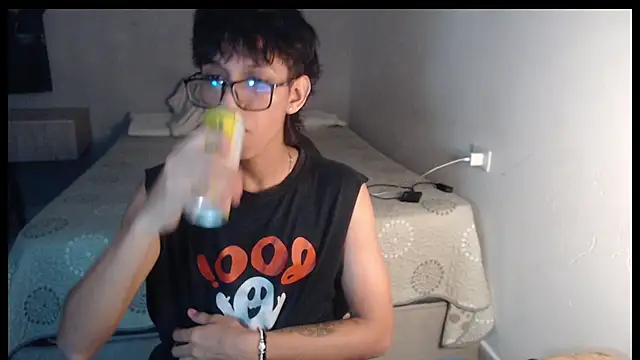 Snapshot of sung_yol chatting on 09.09.25 sung yol online show from 09.09.25