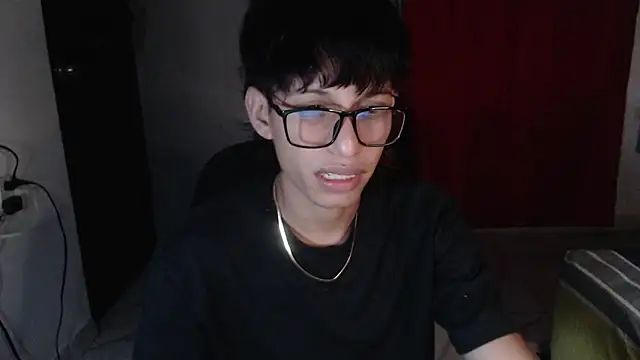 Snapshot of sung_yol chatting on 10.03.25 sung yol online show from 10.03.25