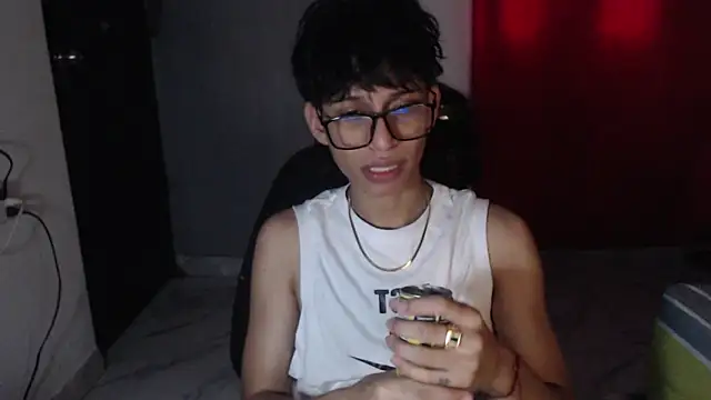 Snapshot of sung_yol chatting on 10.03.25 sung yol online show from 10.03.25