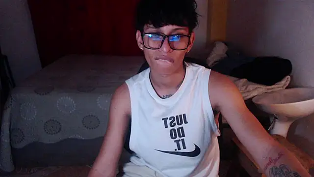 Snapshot of sung_yol chatting on 11.21.25 sung yol online show from 11.21.25