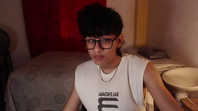 Snapshot of sung_yol chatting on 11.22.25 sung yol online show from 11.22.25