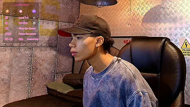 Snapshot of AlanCutee chatting on 09.17.25 AlanCutee online show from 09.17.25