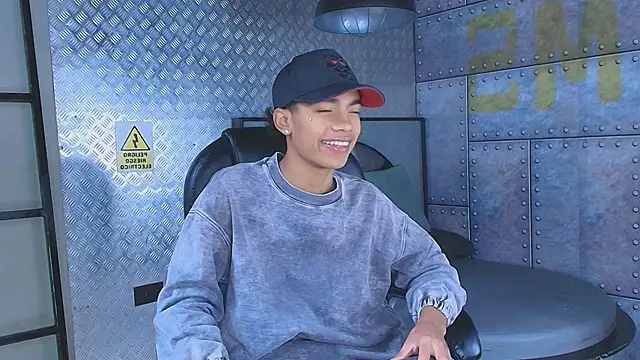 Snapshot of AlanCutee chatting on 09.29.25 AlanCutee online show from 09.29.25