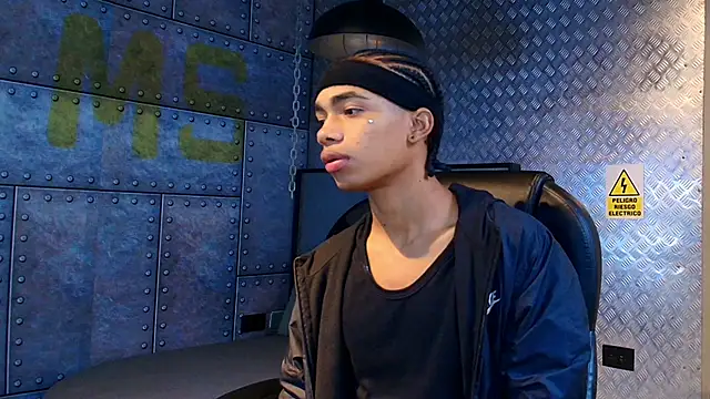Snapshot of AlanCutee chatting on 10.18.25 AlanCutee online show from 10.18.25