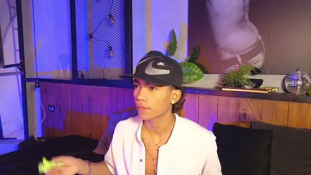 Snapshot of AlanCutee chatting on 04.23.26 AlanCutee online show from 04.23.26