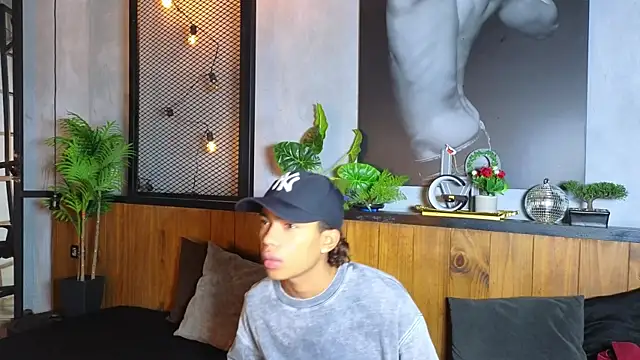 Snapshot of AlanCutee chatting on 05.10.26 AlanCutee online show from 05.10.26