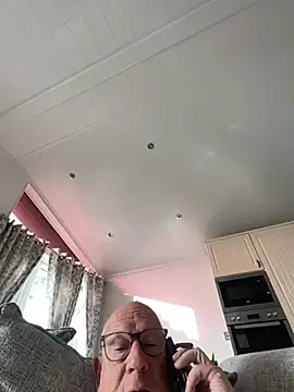 Snapshot of philefc chatting on 02.25.26 philefc online show from 02.25.26