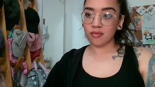 Snapshot of GypsyMamacita chatting on 09.17.25 GypsyMamacita online show from 09.17.25