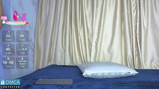 Snapshot of Clhoee_ chatting on 10.27.25 Clhoee  online show from 10.27.25