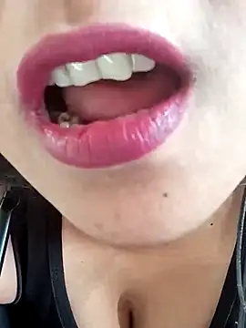 Snapshot of Queen_Kushi4 chatting on 03.01.26 Queen Kushi4 online show from 03.01.26