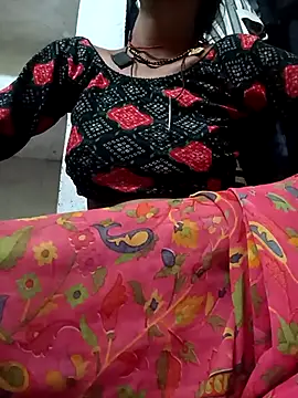 Snapshot of Juhi_chawla chatting on 10.12.25 Juhi chawla online show from 10.12.25