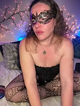 Snapshot of Nadja_Noir chatting on 05.17.26 Nadja Noir online show from 05.17.26