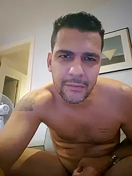 Snapshot of felipebcn chatting on 12.15.25 felipebcn online show from 12.15.25
