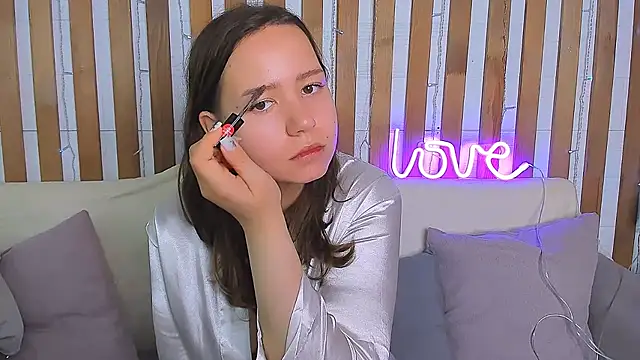 Laura Ellinss online show from 09.17.25