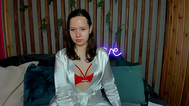 Laura Ellinss online show from 09.22.25