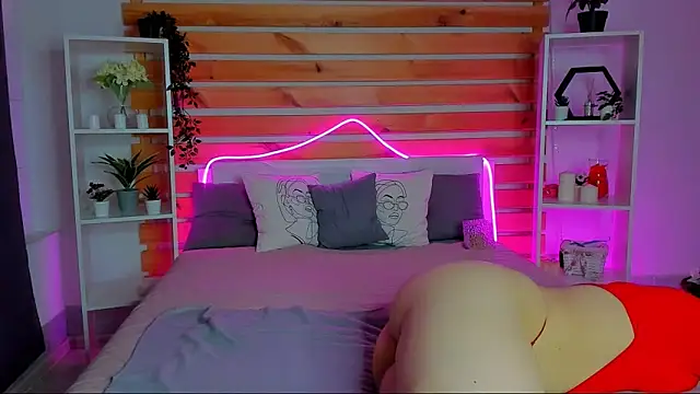 Laura Ellinss online show from 10.16.25