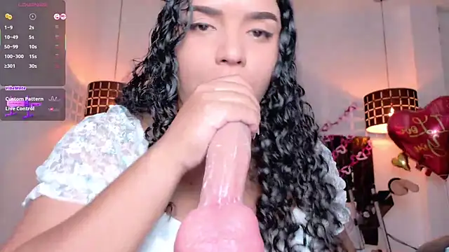 Snapshot of emily_perezz chatting on 02.13.26 emily perezz online show from 02.13.26