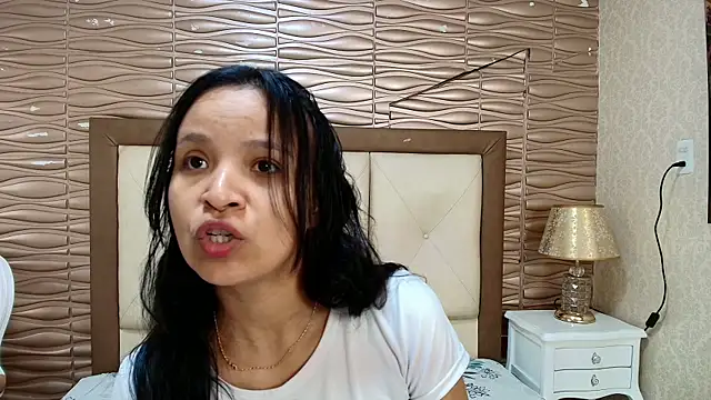 Snapshot of Miladiosa chatting on 05.15.26 Miladiosa online show from 05.15.26