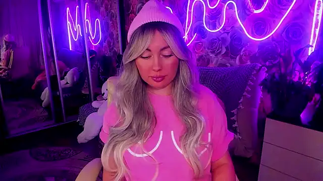 Snapshot of Ninaabyanka chatting on 10.17.25 Ninaabyanka online show from 10.17.25