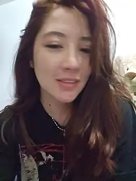 Snapshot of lunnaa_ chatting on 05.28.26 lunnaa online show from 05.28.26
