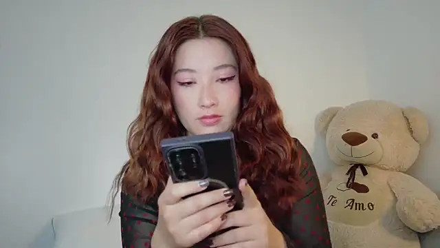 Snapshot of lunnaa_ chatting on 06.23.26 lunnaa online show from 06.23.26