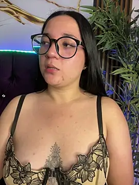 Snapshot of sara_roy04_ chatting on 10.07.25 sara roy04  online show from 10.07.25