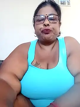 Snapshot of mileesha chatting on 01.26.25 mileesha online show from 01.26.25