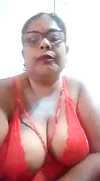 Snapshot of mileesha chatting on 02.14.25 mileesha online show from 02.14.25