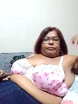 Snapshot of mileesha chatting on 09.12.25 mileesha online show from 09.12.25