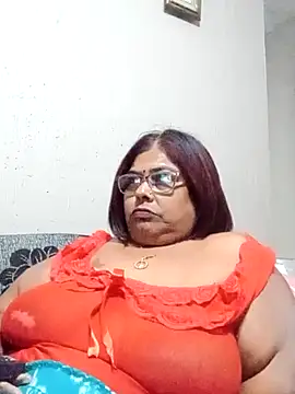 Snapshot of mileesha chatting on 04.28.26 mileesha online show from 04.28.26