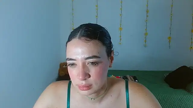 Snapshot of sajecrismaa chatting on 12.21.25 sajecrismaa online show from 12.21.25