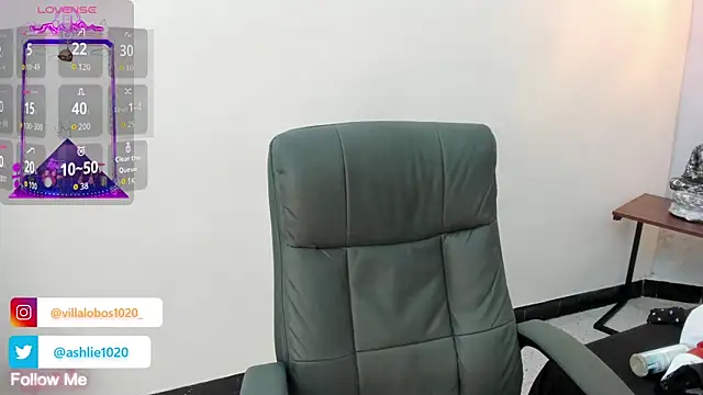 MiaVillalobos online show from 10.22.25