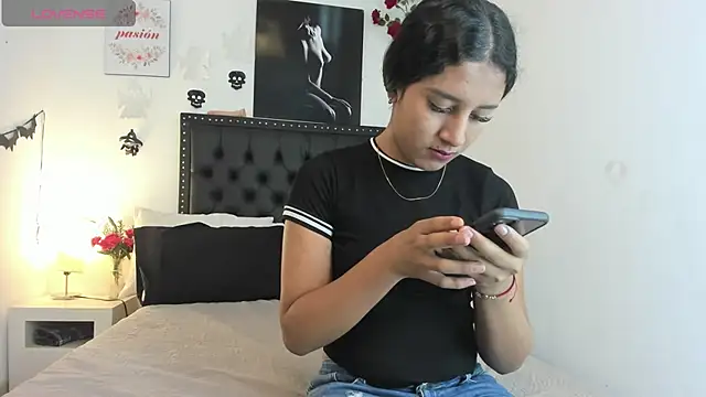 ScarlettVell online show from 10.20.25