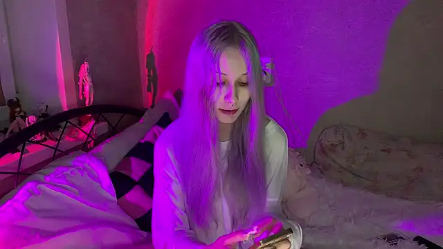 Elaincutee online show from 09.11.25