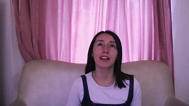 Snapshot of Ginevra_esposito chatting on 06.22.26 Ginevra esposito online show from 06.22.26