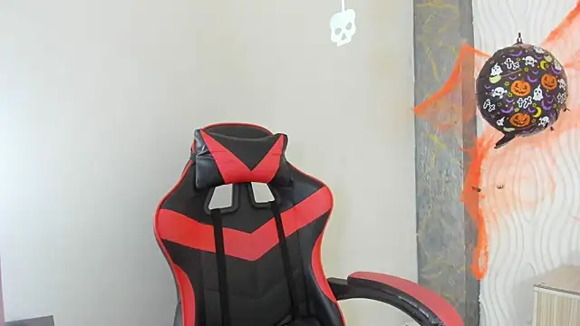 Raven Rouge  online show from 10.30.25