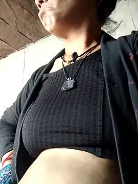Snapshot of Hot-ilaiy chatting on 12.02.25 Hot-ilaiy online show from 12.02.25