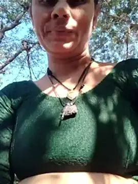 Snapshot of Hot-ilaiy chatting on 12.17.25 Hot-ilaiy online show from 12.17.25
