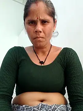 Snapshot of Hot-ilaiy chatting on 12.23.25 Hot-ilaiy online show from 12.23.25