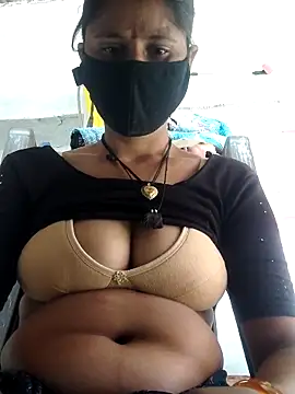 Snapshot of Hot-ilaiy chatting on 02.18.26 Hot-ilaiy online show from 02.18.26