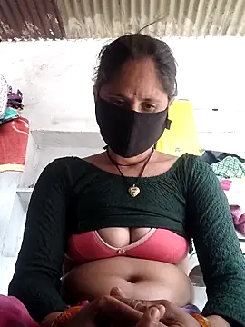 Snapshot of Hot-ilaiy chatting on 02.19.26 Hot-ilaiy online show from 02.19.26
