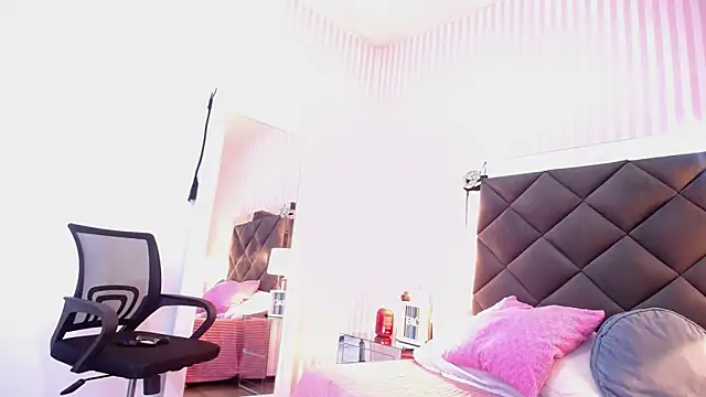 ViictoriaJones  online show from 10.17.25