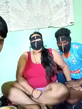 LoveOnStream online show from 11.21.25