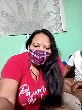 LoveOnStream online show from 11.28.25